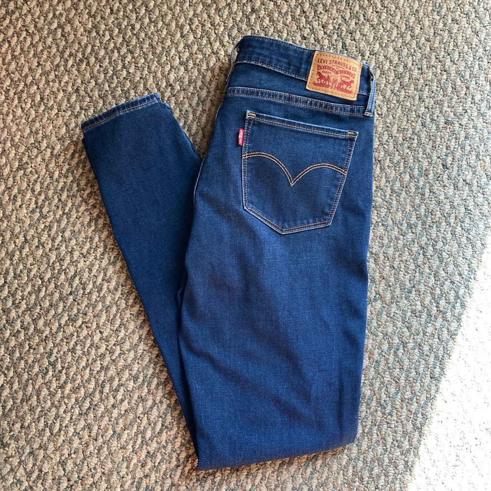 LEVI’S 711 SKINNY JEAN